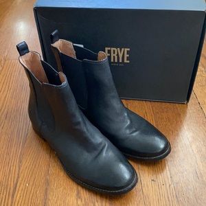 Frye Black Leather Anna Chelsea Boot Like New!